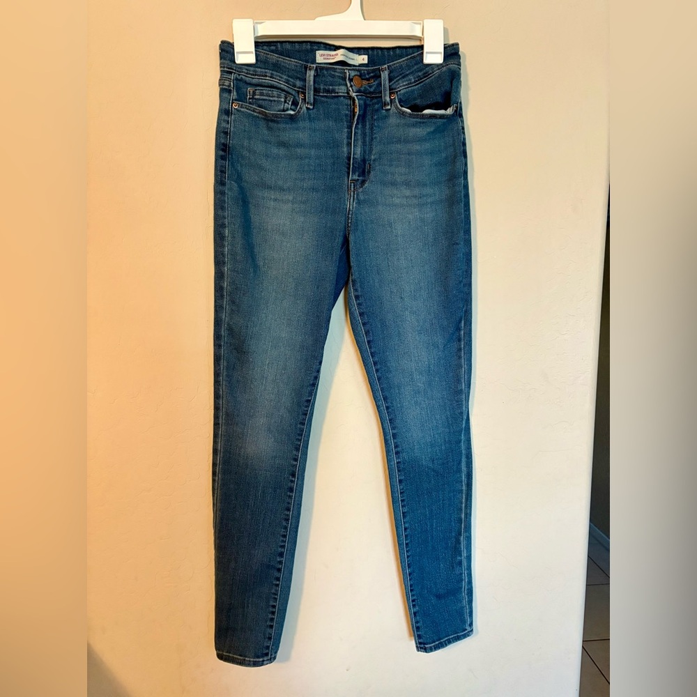 Levi's Women's Skinny Jeans in Blue